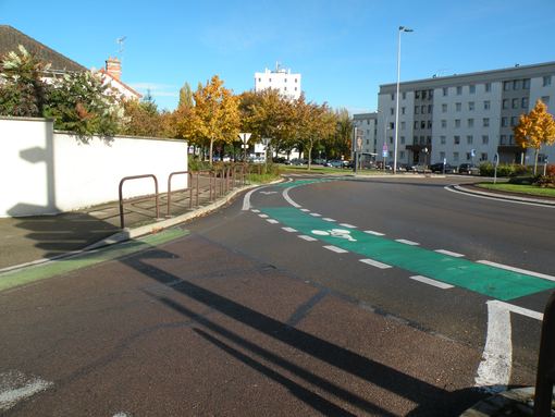  piste cyclable sur rond-Point